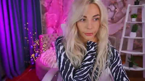 Snapshot of bellarayyy chatting on November 2, 1:57 pm Bella online show from November 2, 1:57 pm