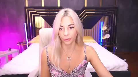 Snapshot of bellarayyy chatting on November 5, 9:04 pm Bella online show from November 5, 9:04 pm