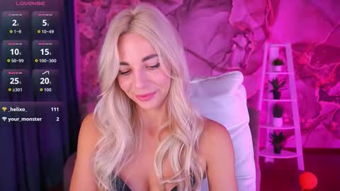 Snapshot of bellarayyy chatting on November 18, 9:19 pm Bella online show from November 18, 9:19 pm