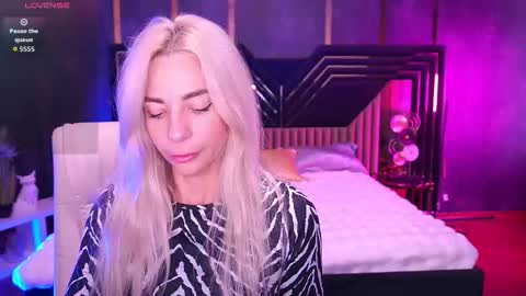 Snapshot of bellarayyy chatting on November 28, 7:44 am Bella online show from November 28, 7:44 am