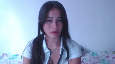 Snapshot of bellaroses__ chatting on July 21, 8:33 pm Bella online show from July 21, 8:33 pm
