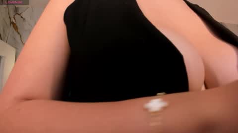 Snapshot of bellarosex1 chatting on November 14, 4:44 am Bella Rose online show from November 14, 4:44 am