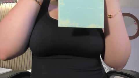 Snapshot of bellarosex1 chatting on November 26, 4:02 am Bella Rose online show from November 26, 4:02 am