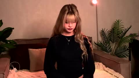 bellasecrettt online show from May 8, 4:45 pm