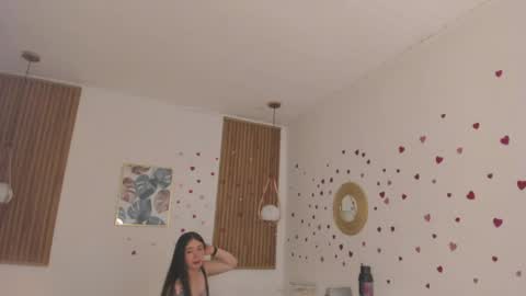 Snapshot of bellawoods_ chatting on May 5, 2:08 am laukyubey online show from May 5, 2:08 am
