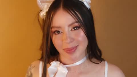 Snapshot of bellawoods_ chatting on May 11, 11:27 am laukyubey online show from May 11, 11:27 am