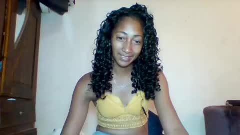 belle_annah online show from May 7, 4:18 am
