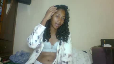 Snapshot of belle_annah chatting on May 8, 3:01 am belle_annah online show from May 8, 3:01 am