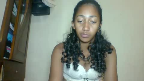 Snapshot of belle_annah chatting on May 19, 1:56 am belle_annah online show from May 19, 1:56 am