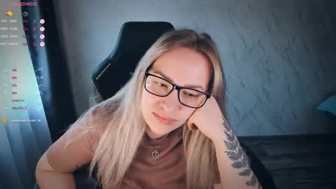 Snapshot of bellezza_ chatting on June 5, 7:03 am Your Annabelle Wolf online show from June 5, 7:03 am