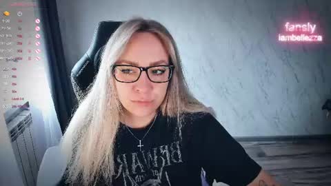 Snapshot of bellezza_ chatting on June 16, 12:52 pm Your Annabelle Wolf online show from June 16, 12:52 pm