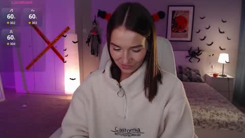 Snapshot of bellla_haddid chatting on October 24, 1:57 am Bella online show from October 24, 1:57 am