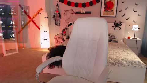 Snapshot of bellla_haddid chatting on October 31, 1:17 am Bella online show from October 31, 1:17 am