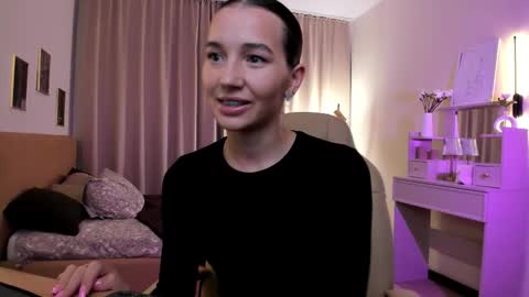 Snapshot of bellla_haddid chatting on November 14, 1:48 am Bella online show from November 14, 1:48 am