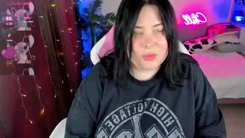 LinaBoo online show from November 11, 2:28 pm