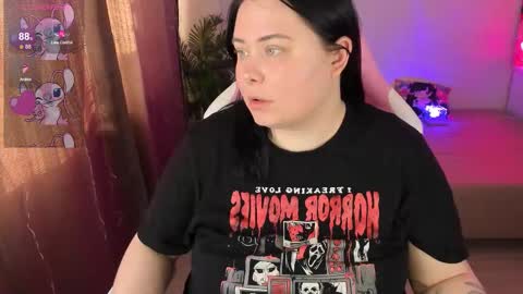 LinaBoo online show from November 19, 6:24 am