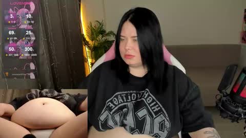 LinaBoo online show from December 3, 5:48 am