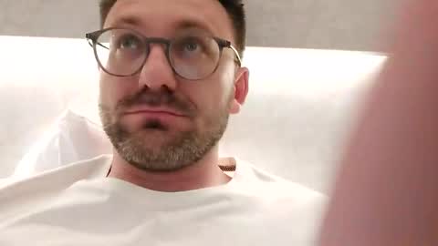 ben00189 online show from May 28, 8:39 pm