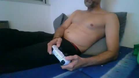 Snapshot of benbare13 chatting on December 2, 7:38 pm benbare13 online show from December 2, 7:38 pm