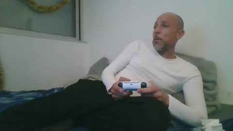 Snapshot of benbare13 chatting on December 25, 11:31 pm benbare13 online show from December 25, 11:31 pm