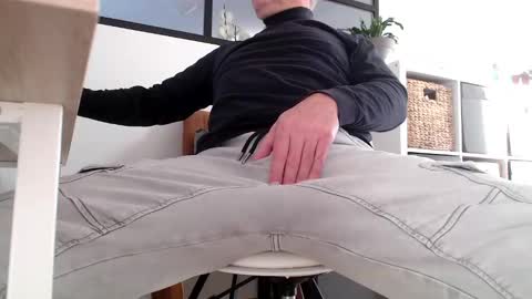 bencobra online show from December 4, 8:45 am