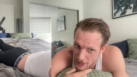Snapshot of bendoverxo chatting on November 2, 8:22 pm bendoverxo online show from November 2, 8:22 pm
