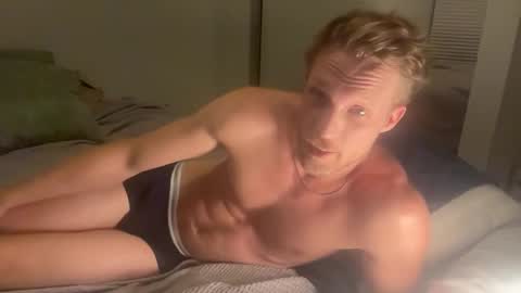 Snapshot of bendoverxo chatting on November 8, 9:42 am bendoverxo online show from November 8, 9:42 am