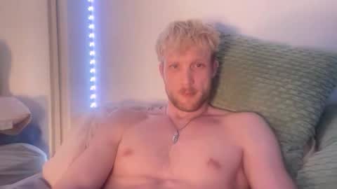 Snapshot of bendoverxo chatting on February 18, 10:55 am bendoverxo online show from February 18, 10:55 am