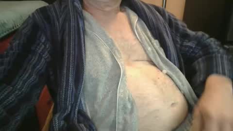 Snapshot of bendrinkin chatting on December 3, 12:03 pm bendrinkin online show from December 3, 12:03 pm