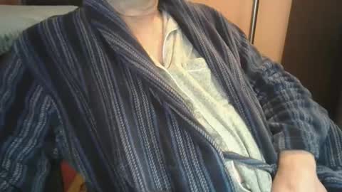 Snapshot of bendrinkin chatting on December 14, 9:47 am bendrinkin online show from December 14, 9:47 am