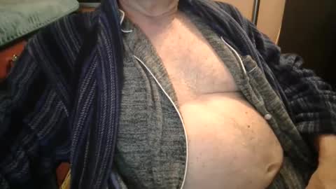Snapshot of bendrinkin chatting on May 25, 9:04 am bendrinkin online show from May 25, 9:04 am