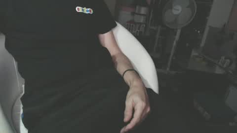 Snapshot of benijamin chatting on December 9, 11:45 pm benijamin online show from December 9, 11:45 pm