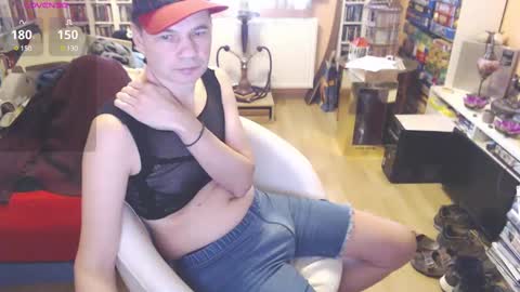 Snapshot of benijamin chatting on February 6, 12:16 pm benijamin online show from February 6, 12:16 pm