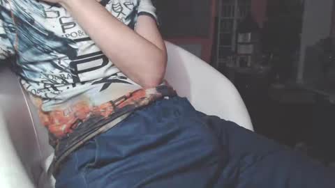 Snapshot of benijamin chatting on March 11, 10:20 pm benijamin online show from March 11, 10:20 pm