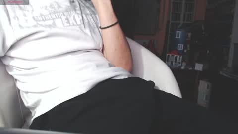 Snapshot of benijamin chatting on December 2, 11:34 pm benijamin online show from December 2, 11:34 pm