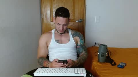 Snapshot of benjamin_isaac chatting on December 29, 12:41 am benjamin_isaac online show from December 29, 12:41 am