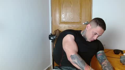 Snapshot of benjamin_isaac chatting on February 27, 12:21 am benjamin_isaac online show from February 27, 12:21 am