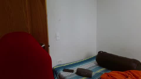 Snapshot of benjamin_isaac chatting on October 31, 12:06 pm benjamin_isaac online show from October 31, 12:06 pm