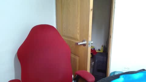 Snapshot of benjamin_isaac chatting on December 3, 12:36 pm benjamin_isaac online show from December 3, 12:36 pm