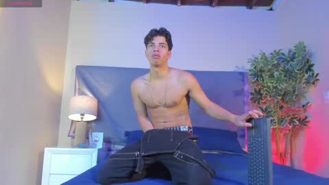 Snapshot of benjamin_more chatting on February 4, 2:28 am BENJAMIN online show from February 4, 2:28 am