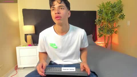 Snapshot of benjamin_more chatting on March 8, 1:39 am BENJAMIN online show from March 8, 1:39 am