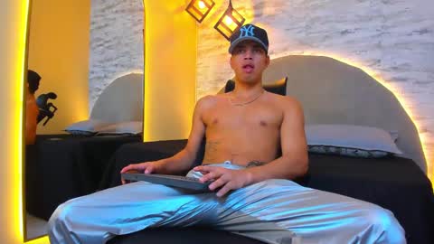 Snapshot of benjamin_more chatting on September 18, 11:12 am BENJAMIN online show from September 18, 11:12 am