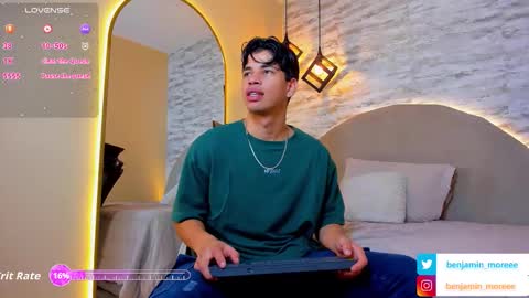 Snapshot of benjamin_more chatting on October 6, 12:35 pm BENJAMIN online show from October 6, 12:35 pm