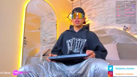 Snapshot of benjamin_more chatting on October 17, 1:46 pm BENJAMIN online show from October 17, 1:46 pm