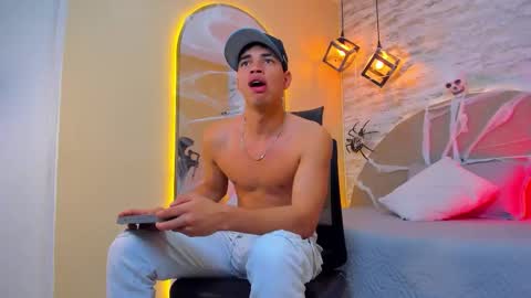 Snapshot of benjamin_more chatting on October 20, 3:56 pm BENJAMIN online show from October 20, 3:56 pm