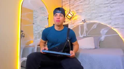 Snapshot of benjamin_more chatting on October 25, 12:02 pm BENJAMIN online show from October 25, 12:02 pm