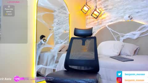 Snapshot of benjamin_more chatting on October 29, 1:35 pm BENJAMIN online show from October 29, 1:35 pm