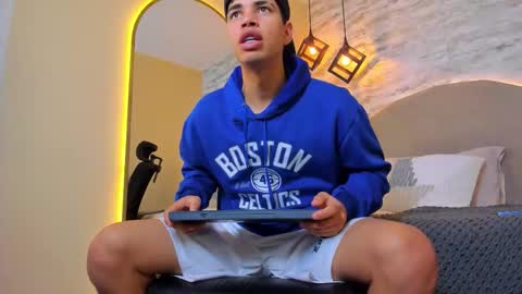 Snapshot of benjamin_more chatting on November 3, 5:14 pm BENJAMIN online show from November 3, 5:14 pm