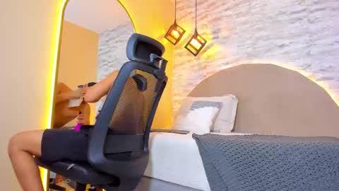 Snapshot of benjamin_more chatting on November 5, 2:17 pm BENJAMIN online show from November 5, 2:17 pm