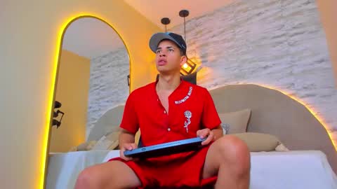 Snapshot of benjamin_more chatting on November 18, 2:54 pm BENJAMIN online show from November 18, 2:54 pm